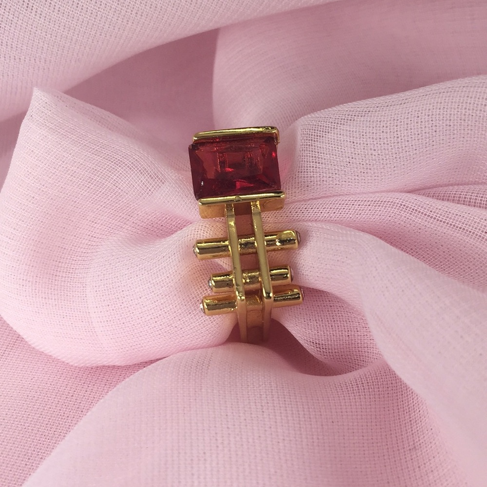 GOLD TONE RING TINY RHINESTONES DEEP PINK STONE